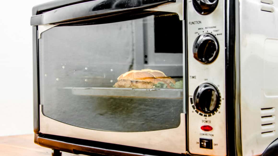 The Best Toaster Ovens In Canada 2021 – Review & Guide