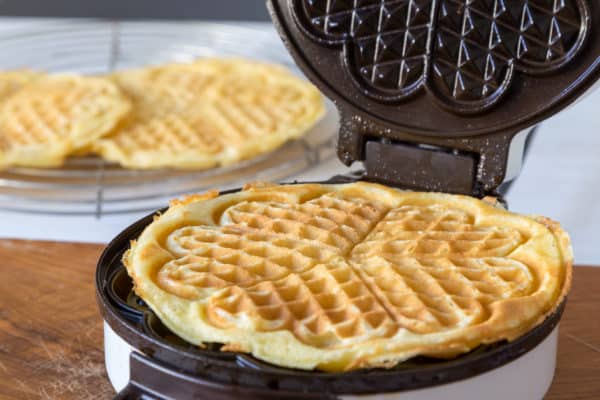 The Best Waffle Makers In Canada for 2021 – Review & Guide